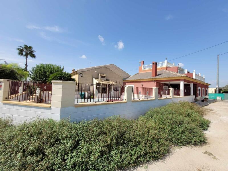 Villa en venta en Almoradí, Alicante