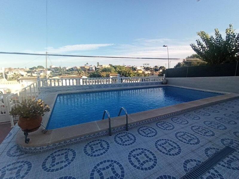 Villa til salg i Torrevieja, Alicante