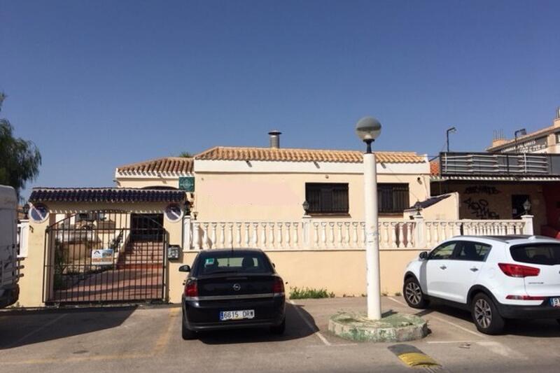 Коммерческая недвижимость продается в Cabo Roig, Alicante