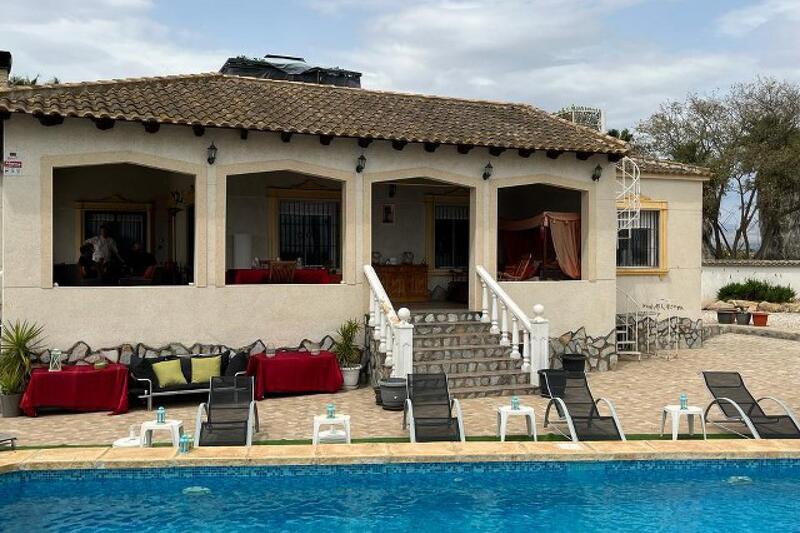 Villa en venta en Catral, Alicante