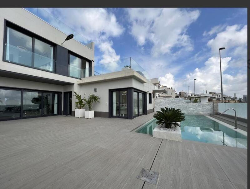 Villa til salgs i San Miguel de Salinas, Alicante
