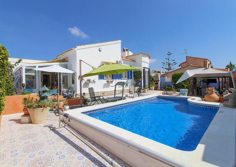 Villa til salg i Orihuela Costa, Alicante