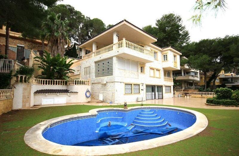 6 bedroom Villa for sale