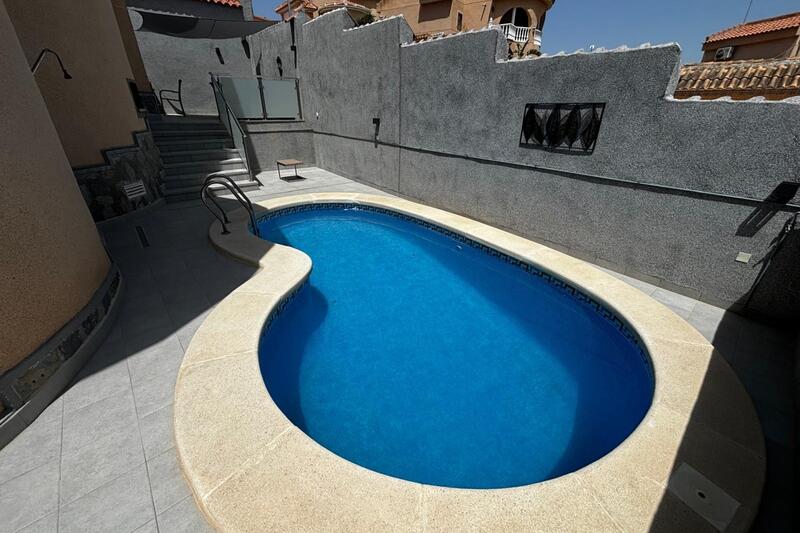 4 slaapkamer Villa Te koop