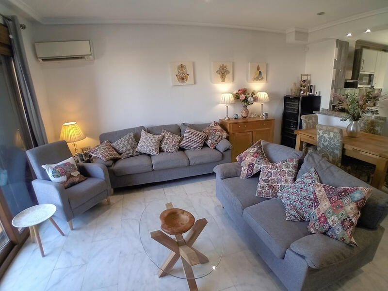 2 bedroom Townhouse for sale