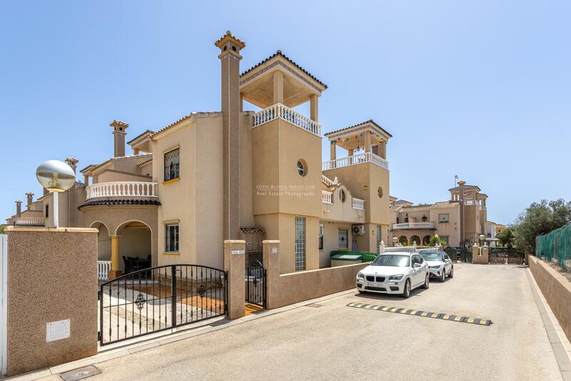 Villa en venta en Guardamar del Segura, Alicante
