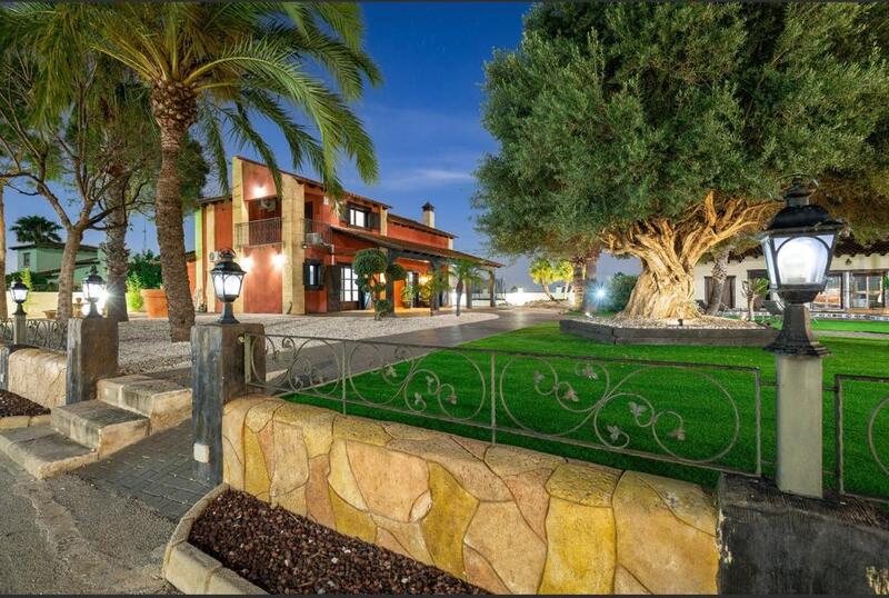 7 bedroom Villa for sale