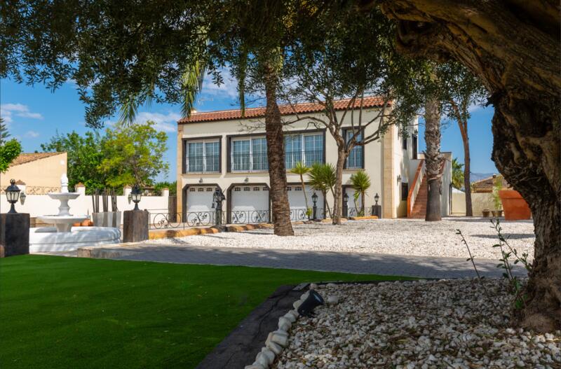 7 bedroom Villa for sale