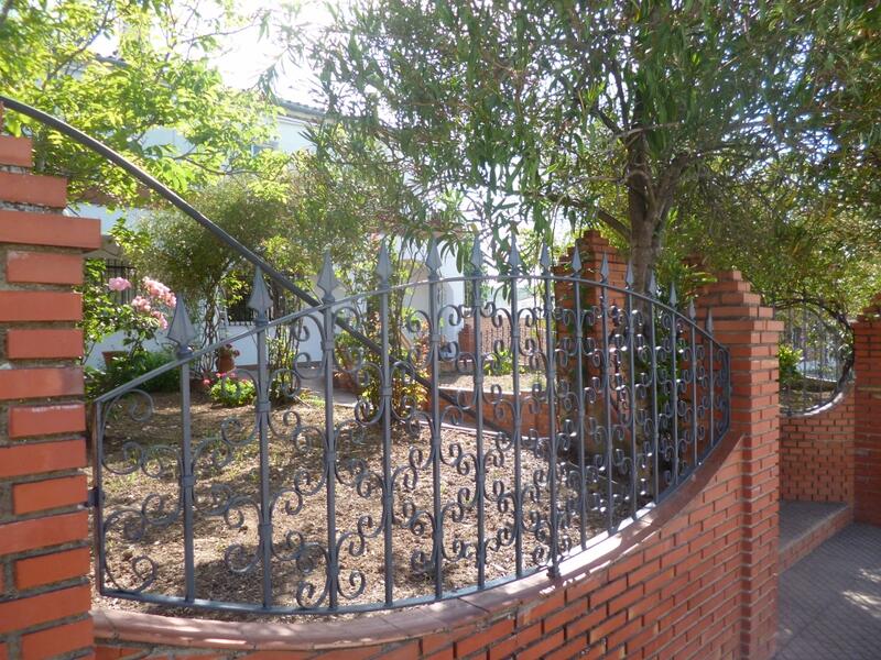 Villa for sale in Pruna, Sevilla