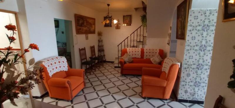 4 bedroom Townhouse for sale