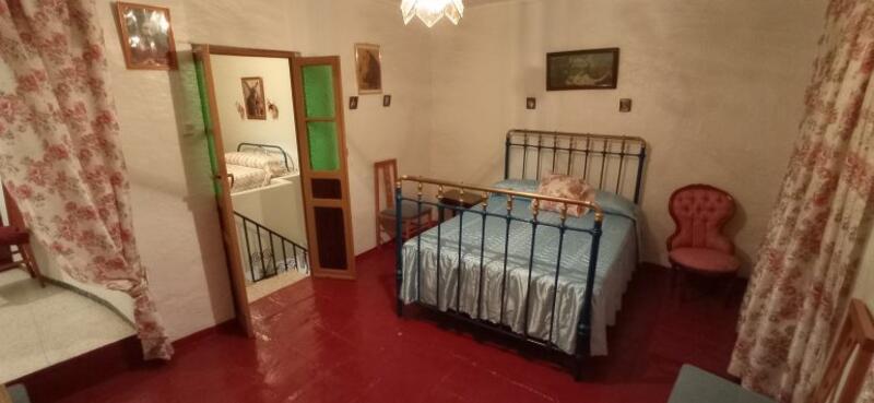 4 bedroom Townhouse for sale