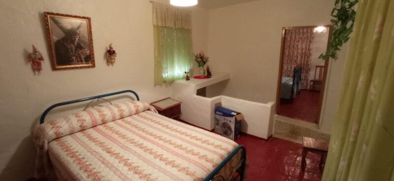 4 bedroom Townhouse for sale