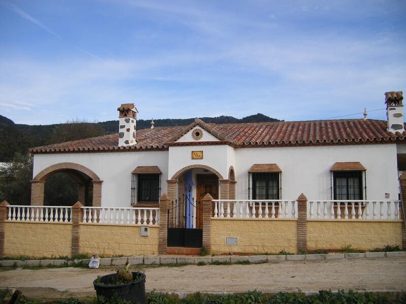 Townhouse for sale in El Colmenar (Estacion de Gaucin), Málaga