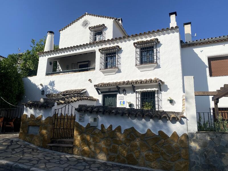 Gezinswoning Te koop in Zahara de la Sierra, Cádiz