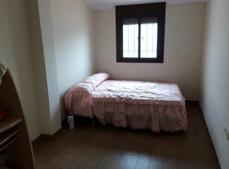 3 slaapkamer Gezinswoning Te koop