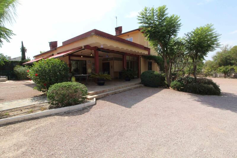 6 bedroom Villa for sale