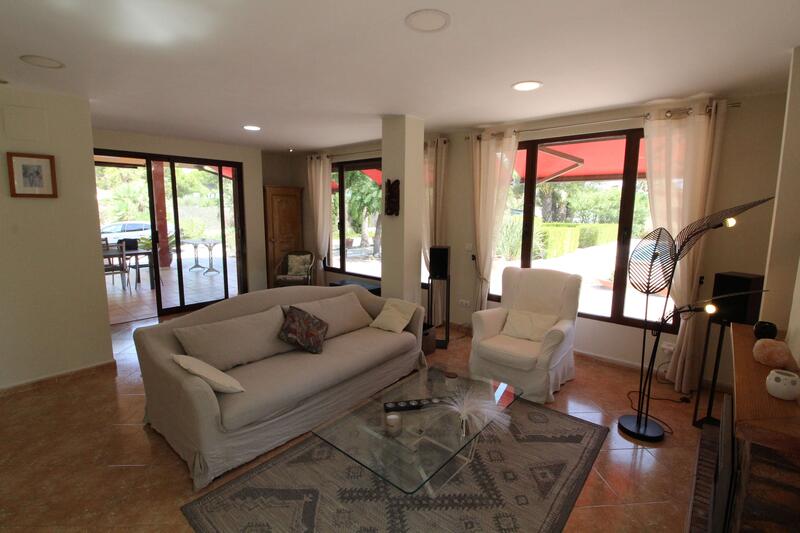 6 bedroom Villa for sale