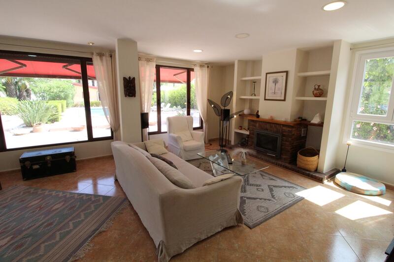 6 bedroom Villa for sale