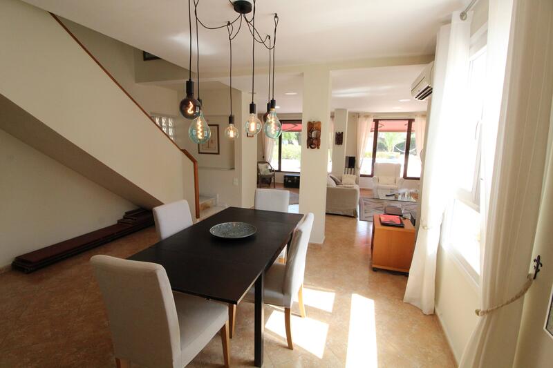 6 bedroom Villa for sale