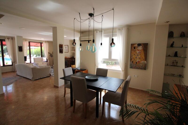 6 bedroom Villa for sale