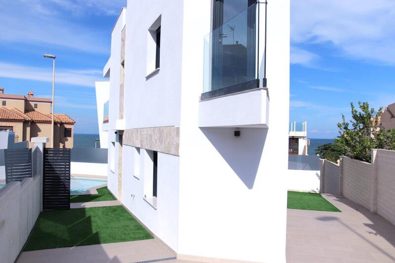 Villa til salgs i La Mata, Alicante