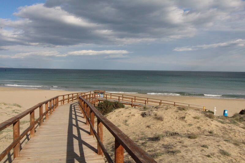 Lejlighed til salg i Los Arenales del Sol, Alicante