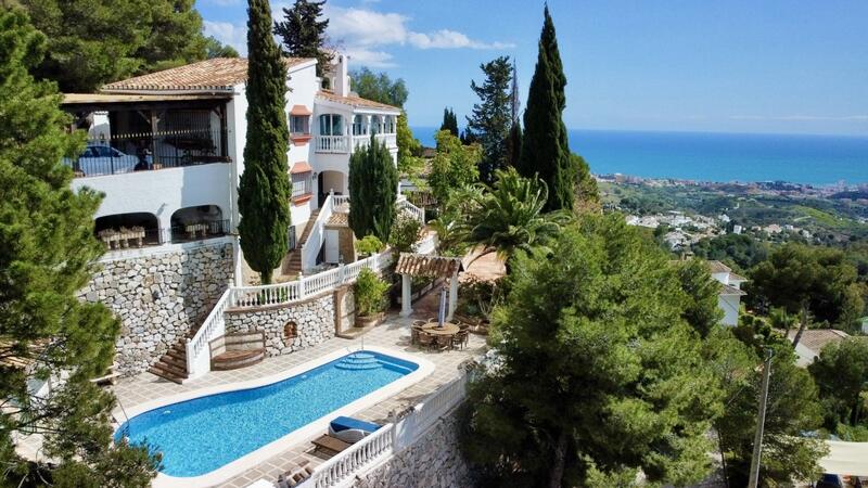 Villa for sale in Mijas, Málaga