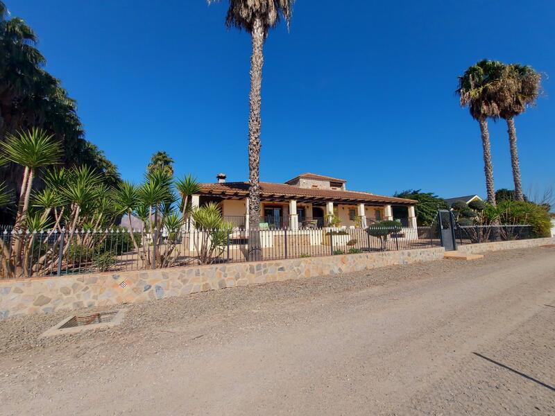 Country House for sale in Bigastro, Alicante