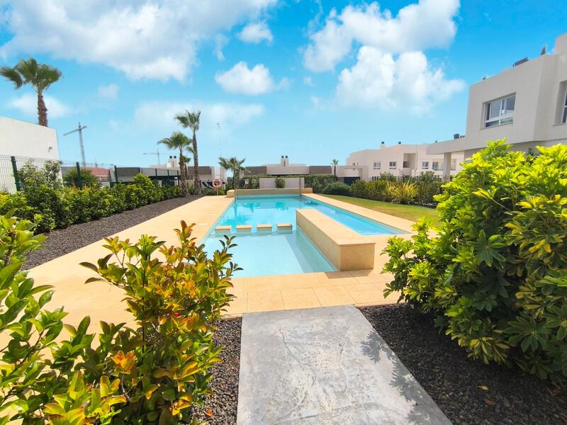 2 bedroom Apartment for sale