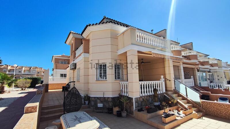 Villa til salgs i Rojales, Alicante
