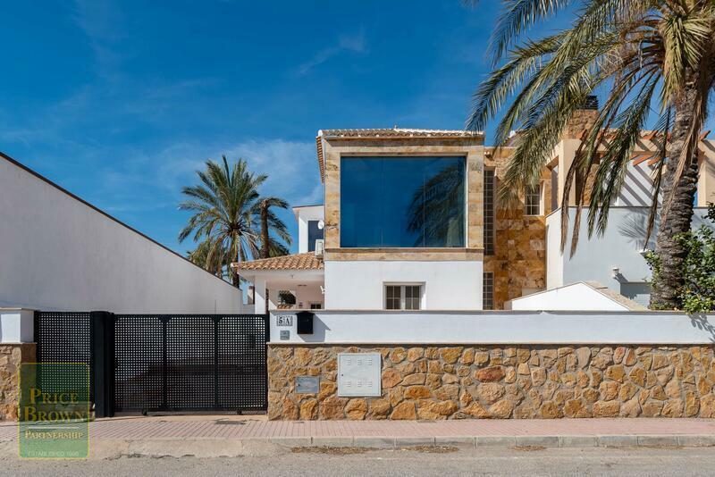 Townhouse for sale in Huercal-Overa, Almería