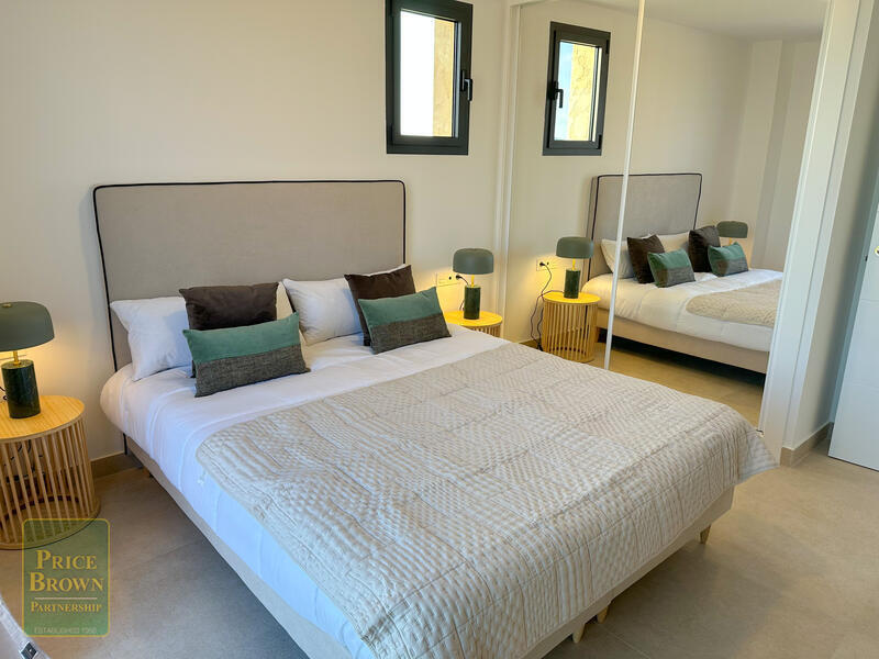 2 slaapkamer Gezinswoning Te koop