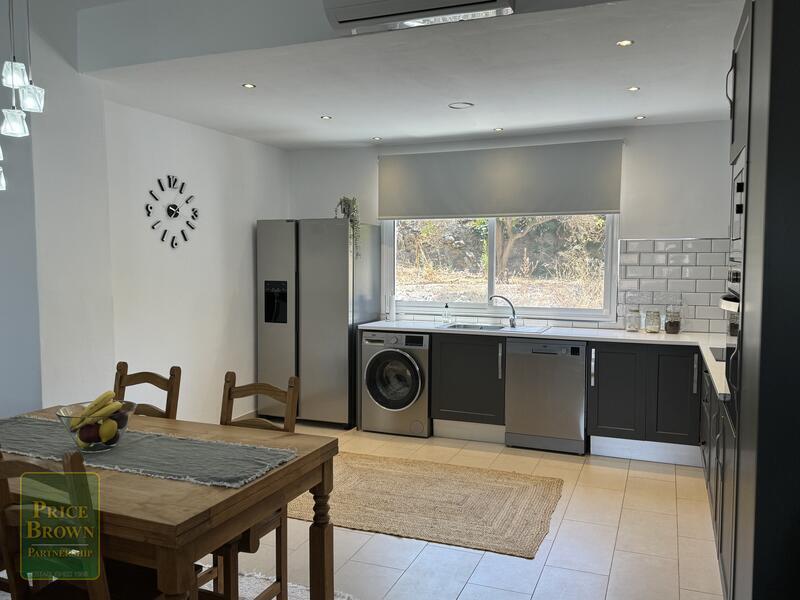 2 bedroom Townhouse for sale