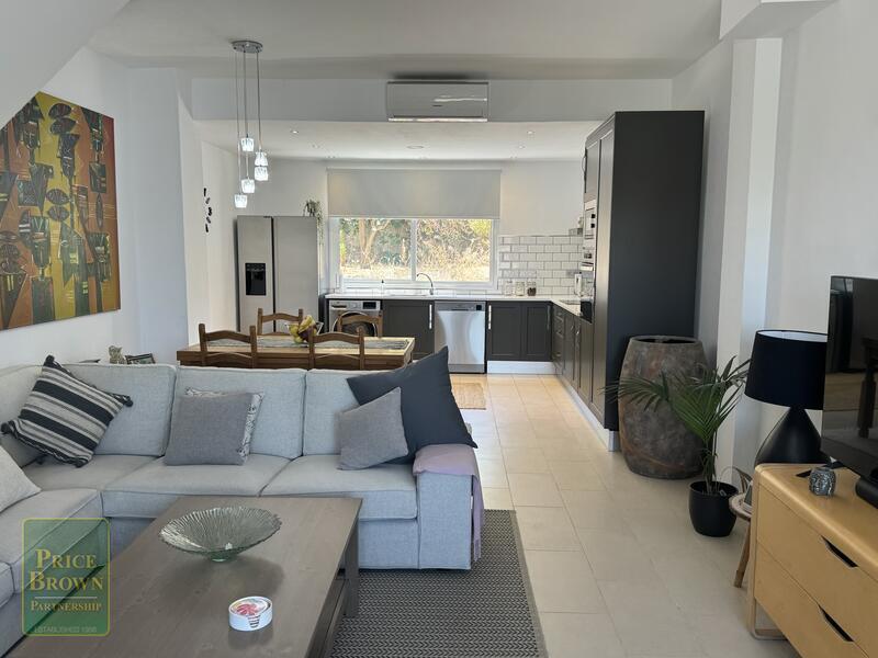 2 bedroom Townhouse for sale