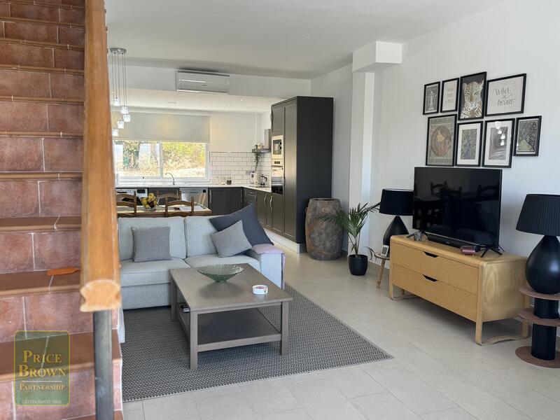 2 bedroom Townhouse for sale