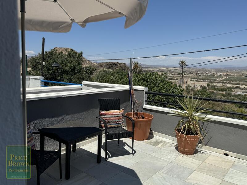 2 bedroom Townhouse for sale