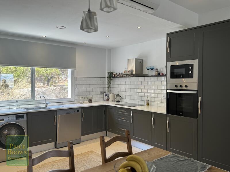 2 bedroom Townhouse for sale