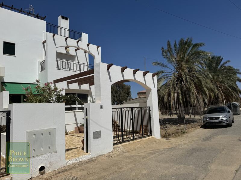 3 bedroom Townhouse for sale