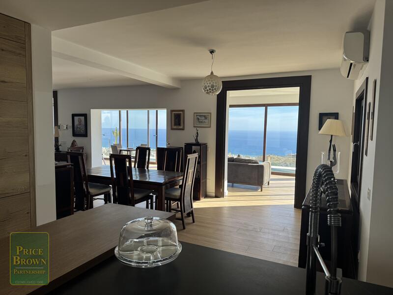 6 bedroom Villa for sale