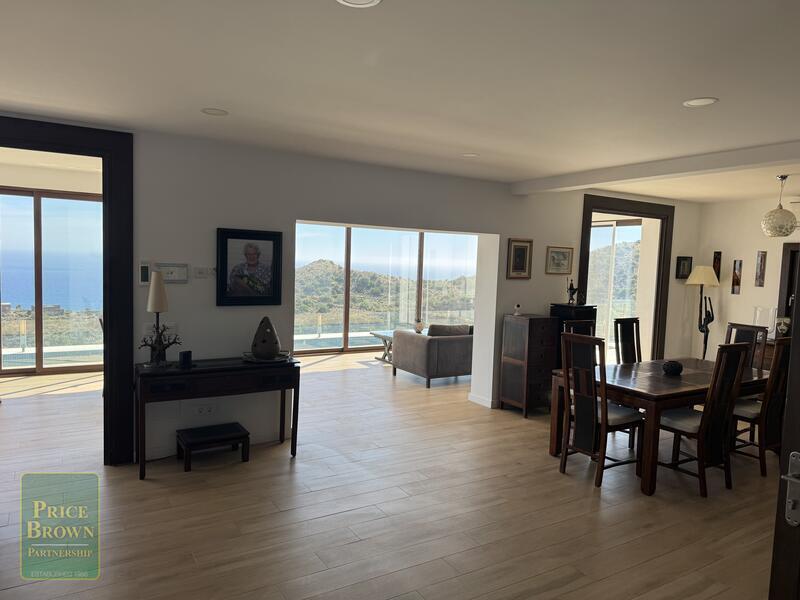 6 bedroom Villa for sale