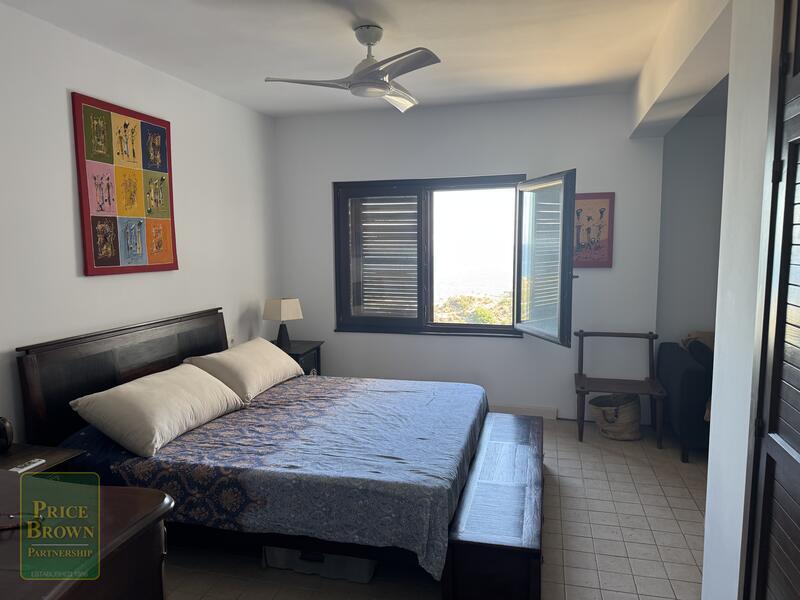 6 bedroom Villa for sale