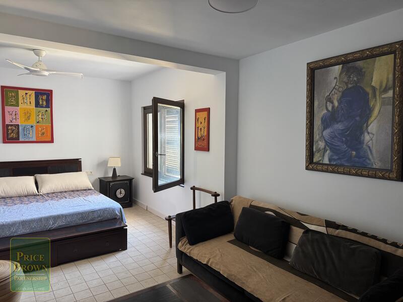 6 bedroom Villa for sale