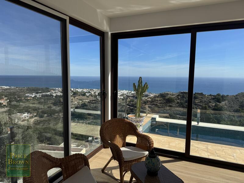 6 bedroom Villa for sale