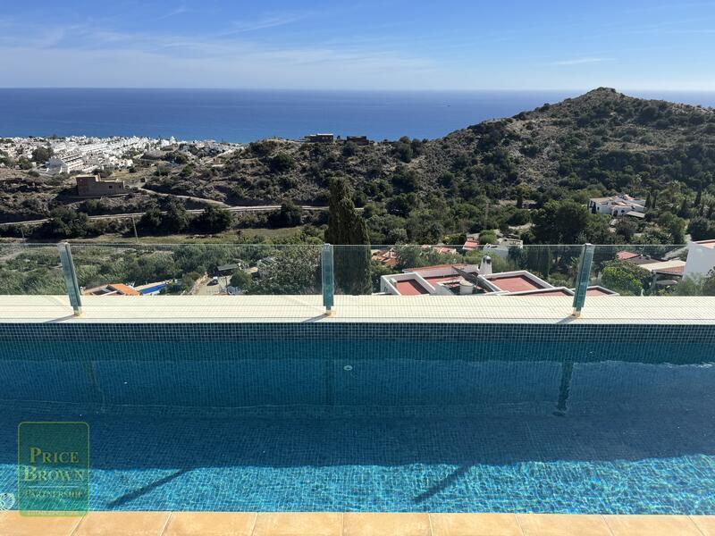 6 bedroom Villa for sale