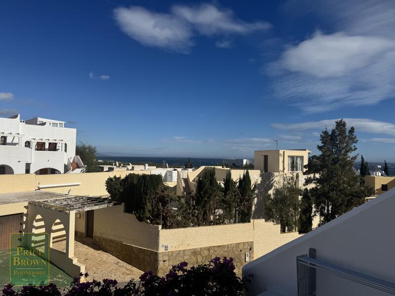 2 bedroom Townhouse for sale