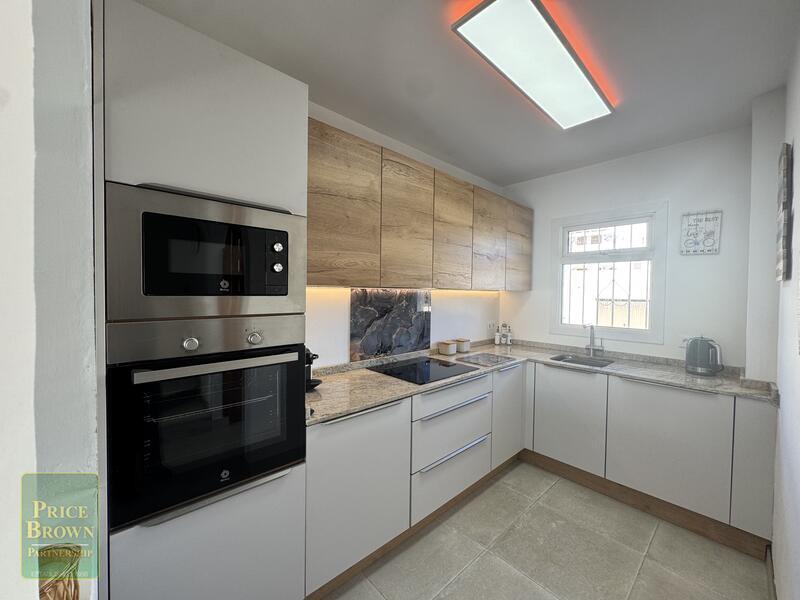 2 bedroom Townhouse for sale