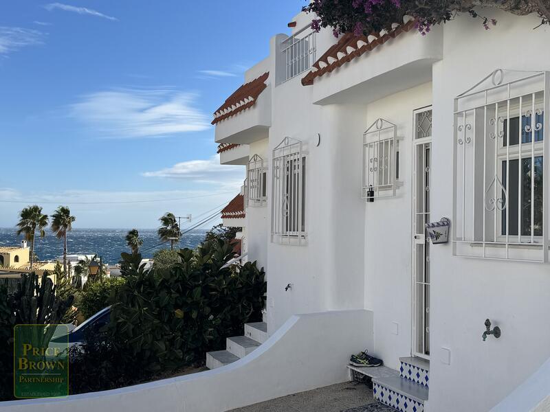 2 bedroom Townhouse for sale