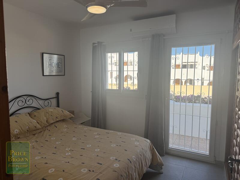 2 bedroom Townhouse for sale