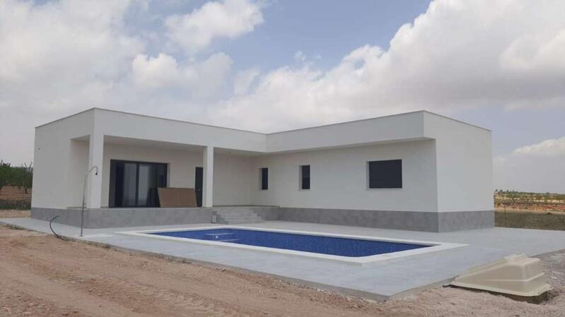 Villa for sale in Pinoso, Alicante