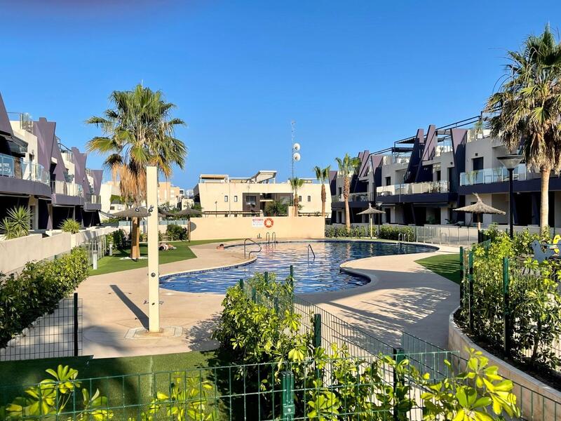 квартира продается в Mil Palmeras, Alicante